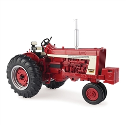 1:16 Case IH 806 with Clamshell Fenders