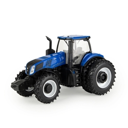 1:32 T8.380 with Row Crop Tires