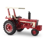 1:16 IH 666 Tractor with Fender Radio