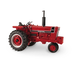 1:16 International Harvester 966 Tractor