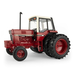 1:16 IH 1086 Tri-Stripe Prestige Tractor