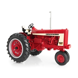 1:16 IH Farmall 806 Tractor